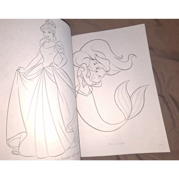 Disney Princess Holiday And Christmas Coloring & Activity Book - Picture 5 of 6